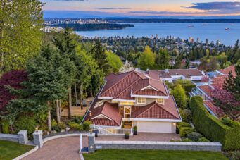 LUXURY RESIDENCE LOCATED IN PRESTIGIOUS CANTERBURY - 1560 Chippendale Court