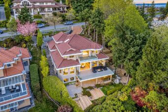 LUXURY RESIDENCE LOCATED IN PRESTIGIOUS CANTERBURY - 1560 Chippendale Court