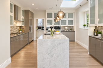 LUXURY RESIDENCE LOCATED IN PRESTIGIOUS CANTERBURY - 1560 Chippendale Court