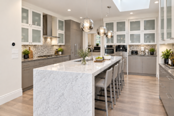 LUXURY RESIDENCE LOCATED IN PRESTIGIOUS CANTERBURY - 1560 Chippendale Court