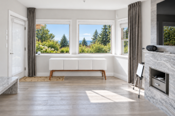 LUXURY RESIDENCE LOCATED IN PRESTIGIOUS CANTERBURY - 1560 Chippendale Court