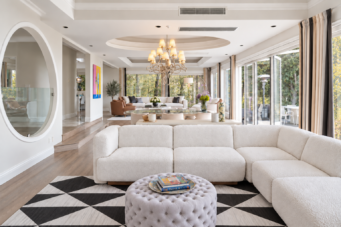 LUXURY RESIDENCE LOCATED IN PRESTIGIOUS CANTERBURY - 1560 Chippendale Court