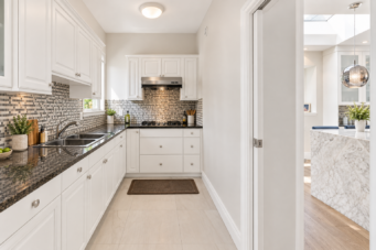 LUXURY RESIDENCE LOCATED IN PRESTIGIOUS CANTERBURY - 1560 Chippendale Court