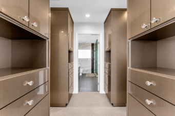 LUXURY RESIDENCE LOCATED IN PRESTIGIOUS CANTERBURY - 1560 Chippendale Court