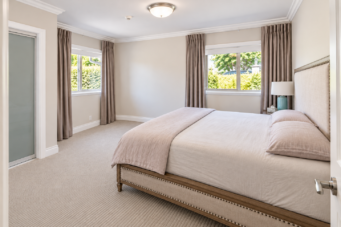 LUXURY RESIDENCE LOCATED IN PRESTIGIOUS CANTERBURY - 1560 Chippendale Court